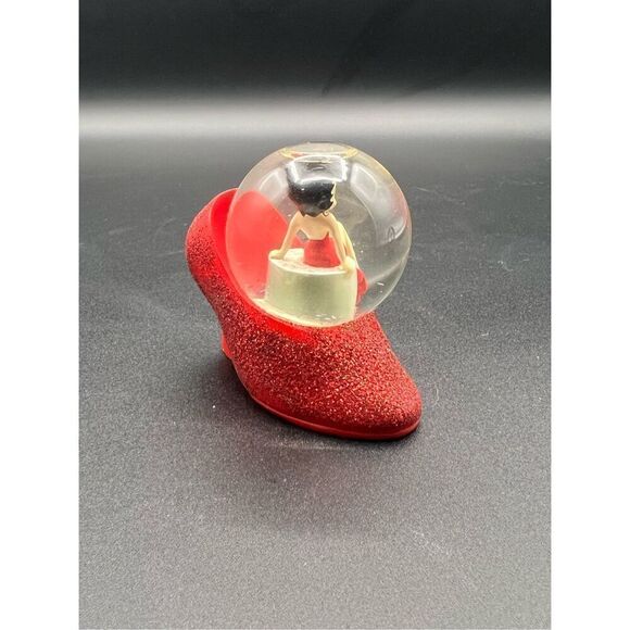 BETTY BOOP HER SNOW GLOBE SITS HIGH ATOP A RED HIGH HEEL SHOE! BOOP-BOOP-ADU! - Picture 3 of 11
